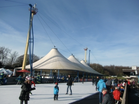 Grefrath : Stadionstraße, Eissportzentrum, 400 m-Freiluftring und überdachtem Außenzelt